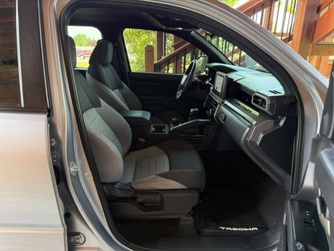 Used 2025 Toyota Tacoma 4x4 Double Cab image 21
