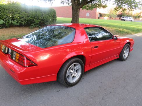 Used 1990 Chevrolet Camaro IROC-Z image 3