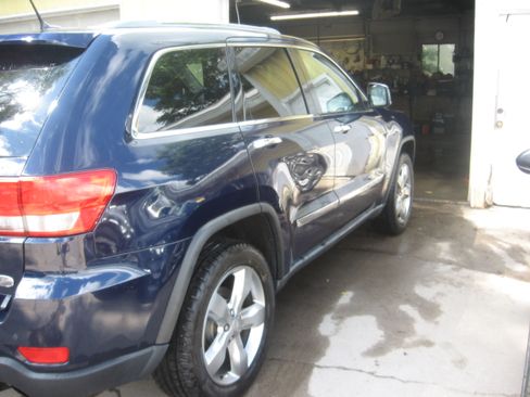 Used 2012 Jeep Grand Cherokee Overland image 4