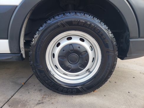 Used 2023 Ford Transit 250 image 7