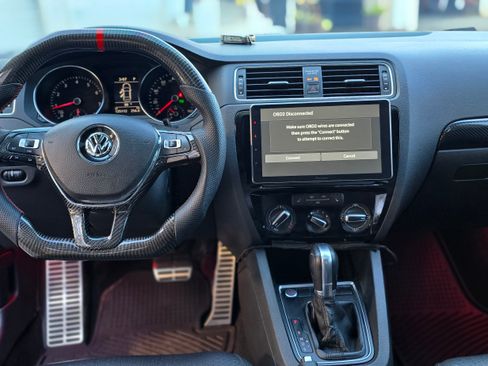 Used 2017 Volkswagen Jetta SE image 24