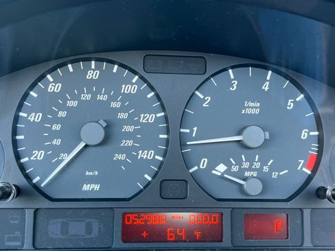 Used 2005 BMW 325Ci image 11