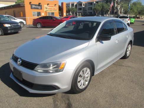 Used 2014 Volkswagen Jetta SE Sedan 4D FWD image 14