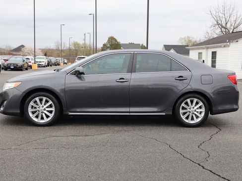 Used 2012 Toyota Camry XLE image 5