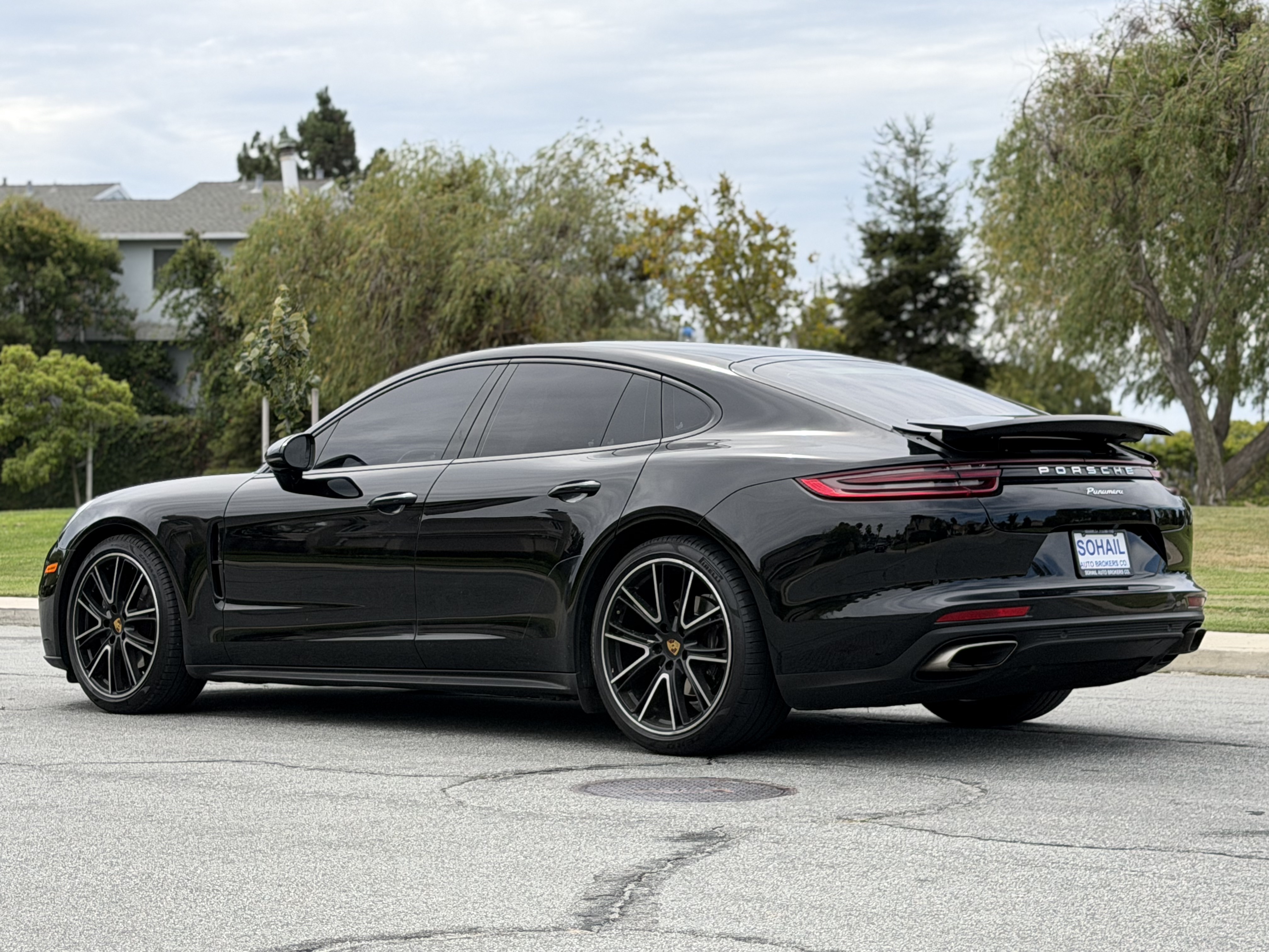 Used 2018 Porsche Panamera 4 image 3
