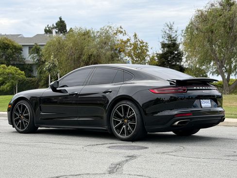 Used 2018 Porsche Panamera 4 image 3