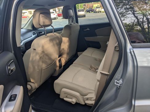 Used 2018 Dodge Journey SXT FWD image 6