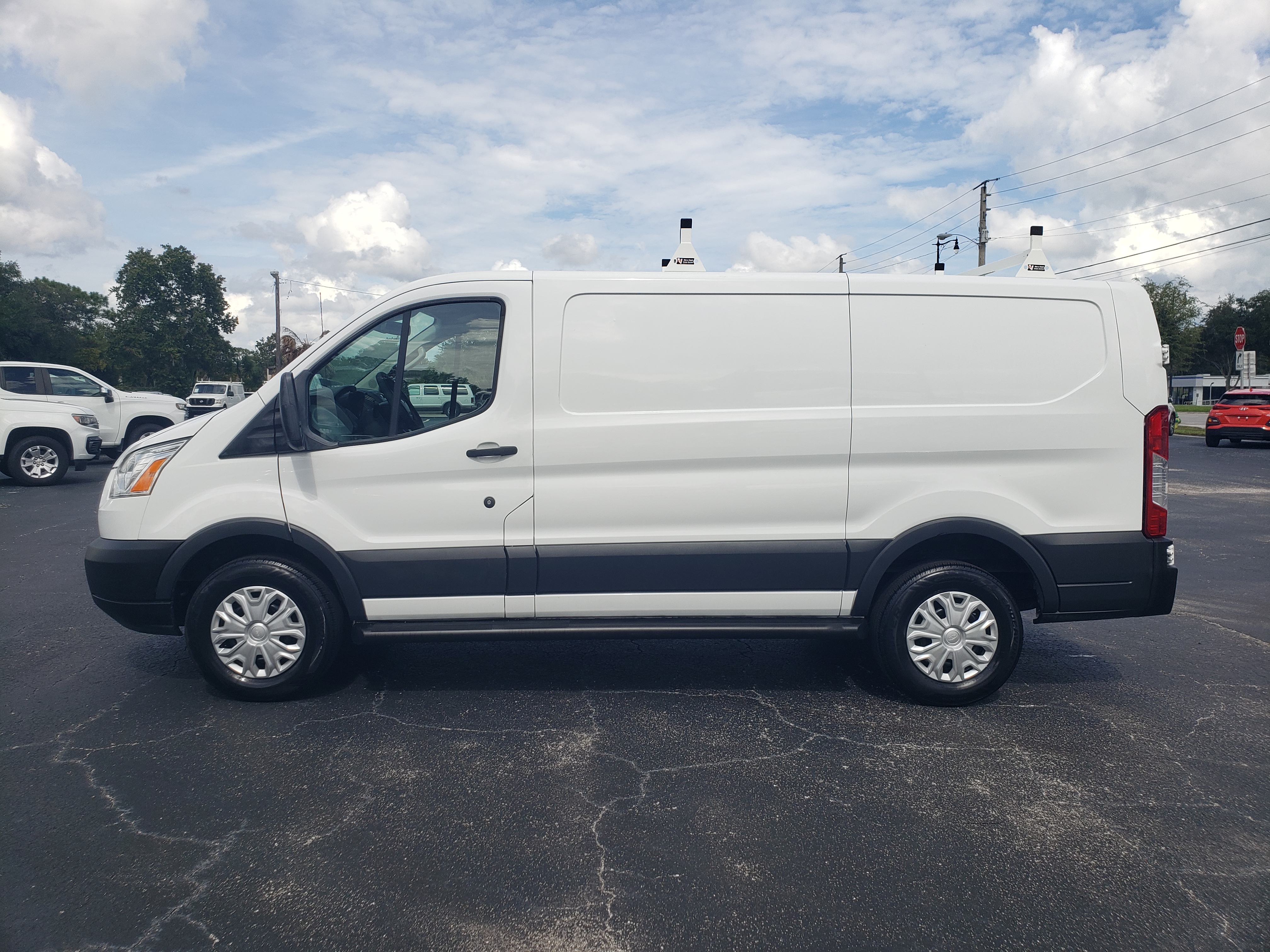 Used 2018 Ford Transit 250 130 Low Roof RWD image 2