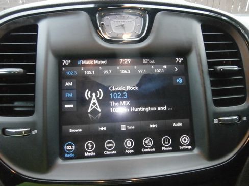 Used 2019 Chrysler 300 S image 12