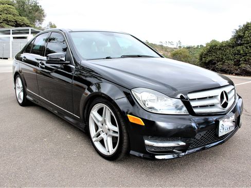 Used 2013 Mercedes-Benz C 250 Sedan image 4