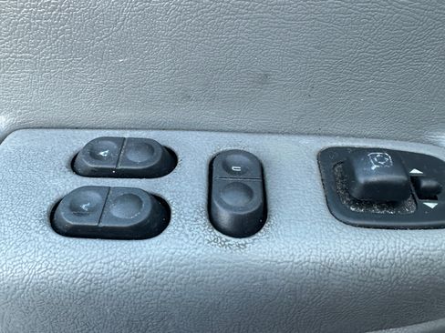 Used 2004 Ford E-350 and Econoline 350 XLT image 7