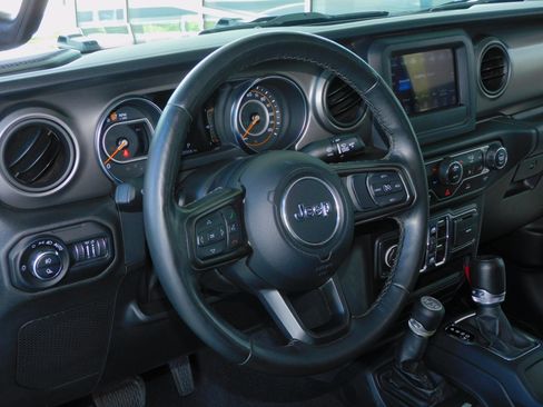 Used 2021 Jeep Gladiator Willys AWD/4WD image 20