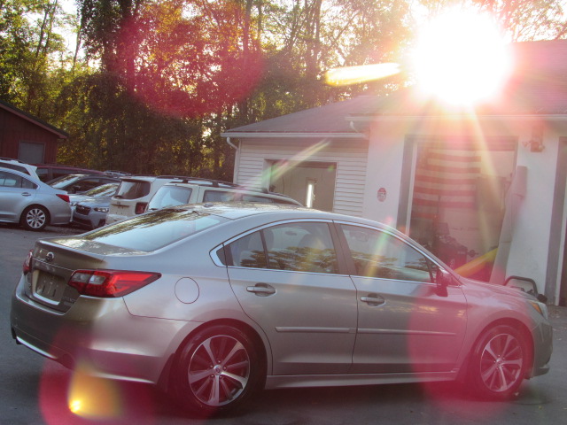Used 2015 Subaru Legacy 2.5i Limited AWD/4WD image 9