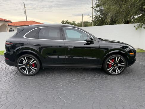 Used 2020 Porsche Cayenne image 2