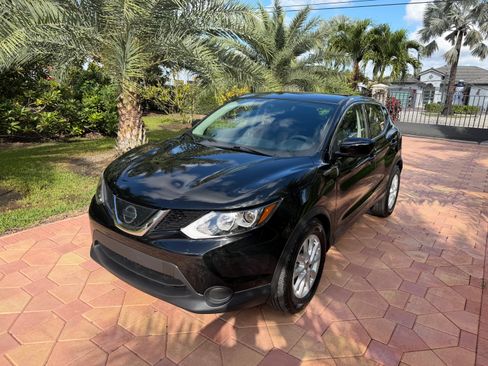 Used 2019 Nissan Rogue Sport SV image 1