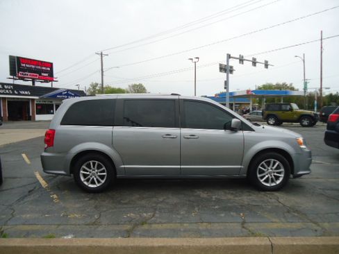 Used 2019 Dodge Grand Caravan SXT FWD image 1