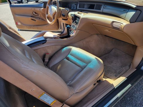 Used 1995 Lincoln Mark VIII image 17