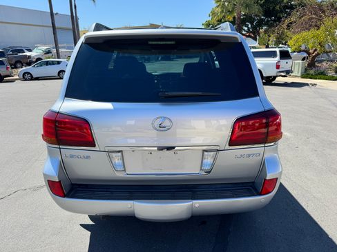 Used 2009 Lexus LX 570 image 7