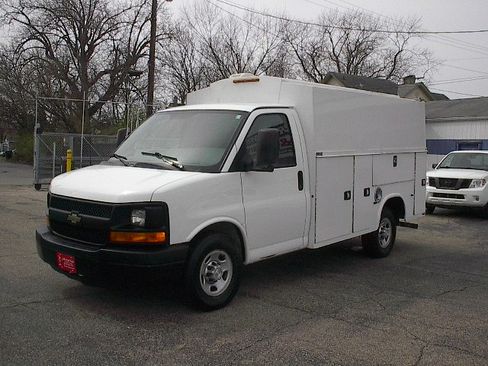 Used 2016 Chevrolet Express 3500 image 11