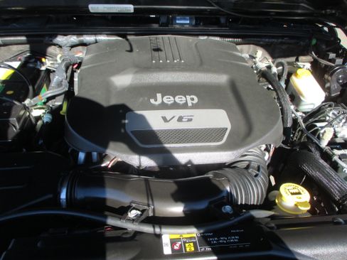 Used 2018 Jeep Wrangler Sport S image 19