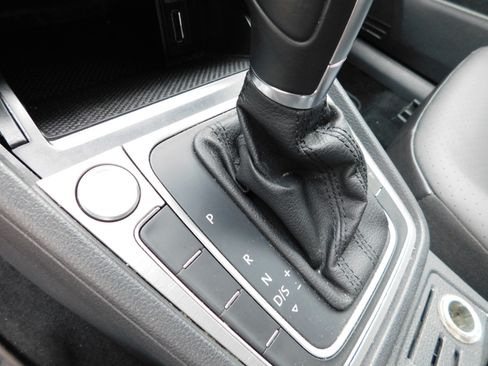 Used 2015 Volkswagen Golf SE image 11