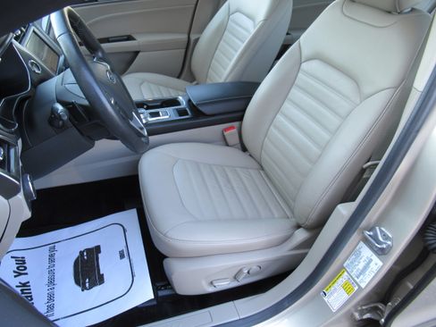 Used 2017 Ford Fusion SE image 13