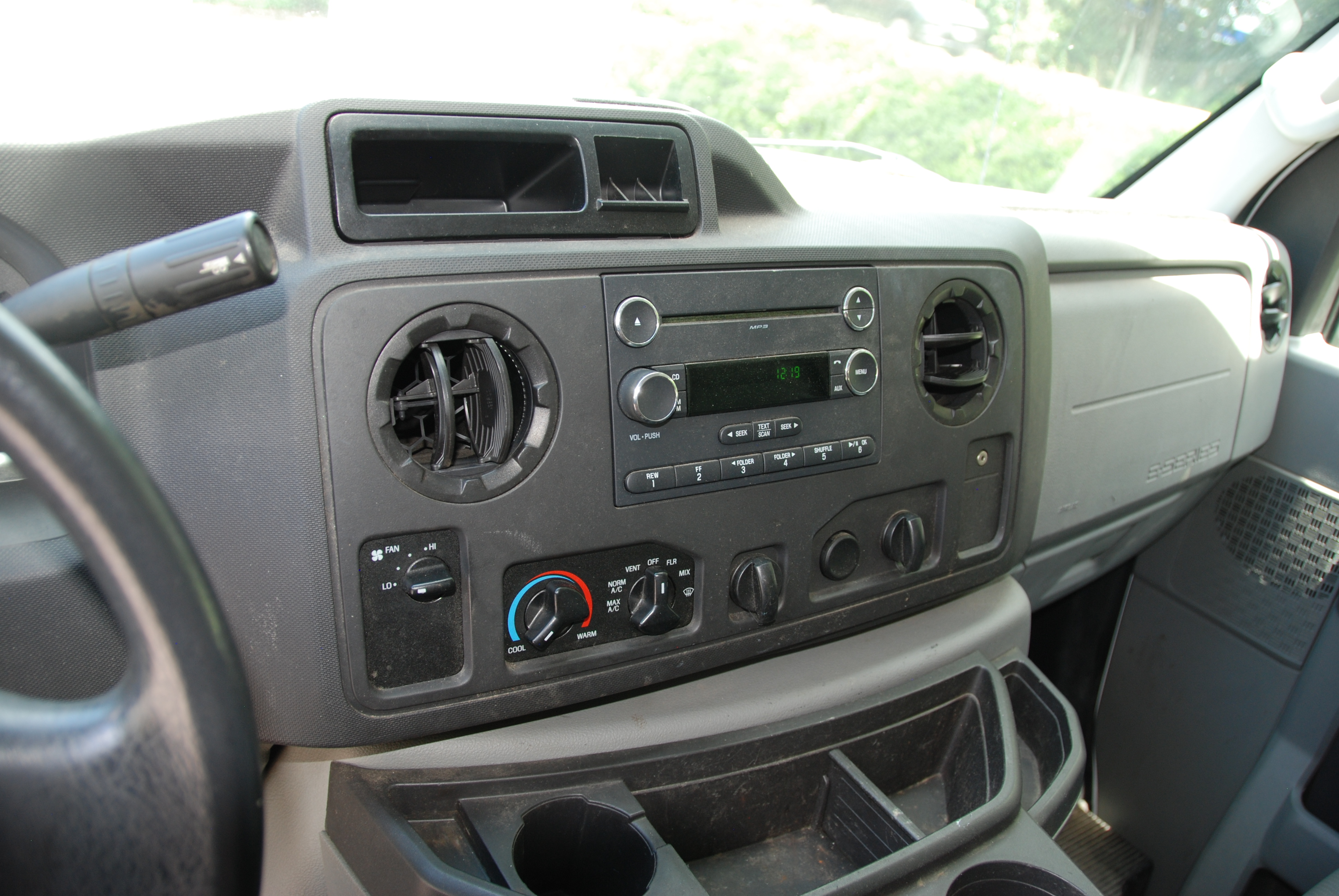 Used 2015 Ford E-350 and Econoline 350 Super Duty RWD image 23