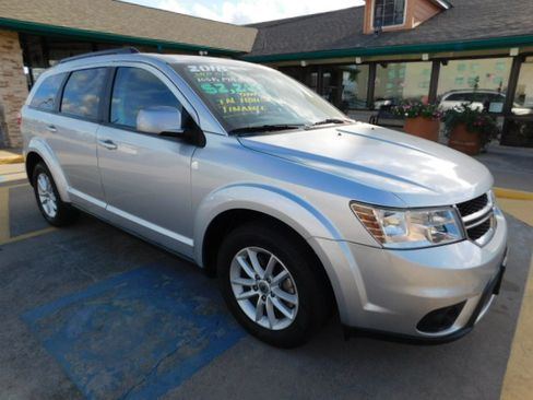 Used 2018 Dodge Journey SXT image 2