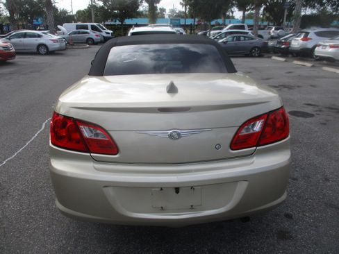 Used 2010 Chrysler Sebring Touring image 7