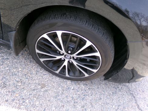 Used 2019 Toyota Camry SE image 12