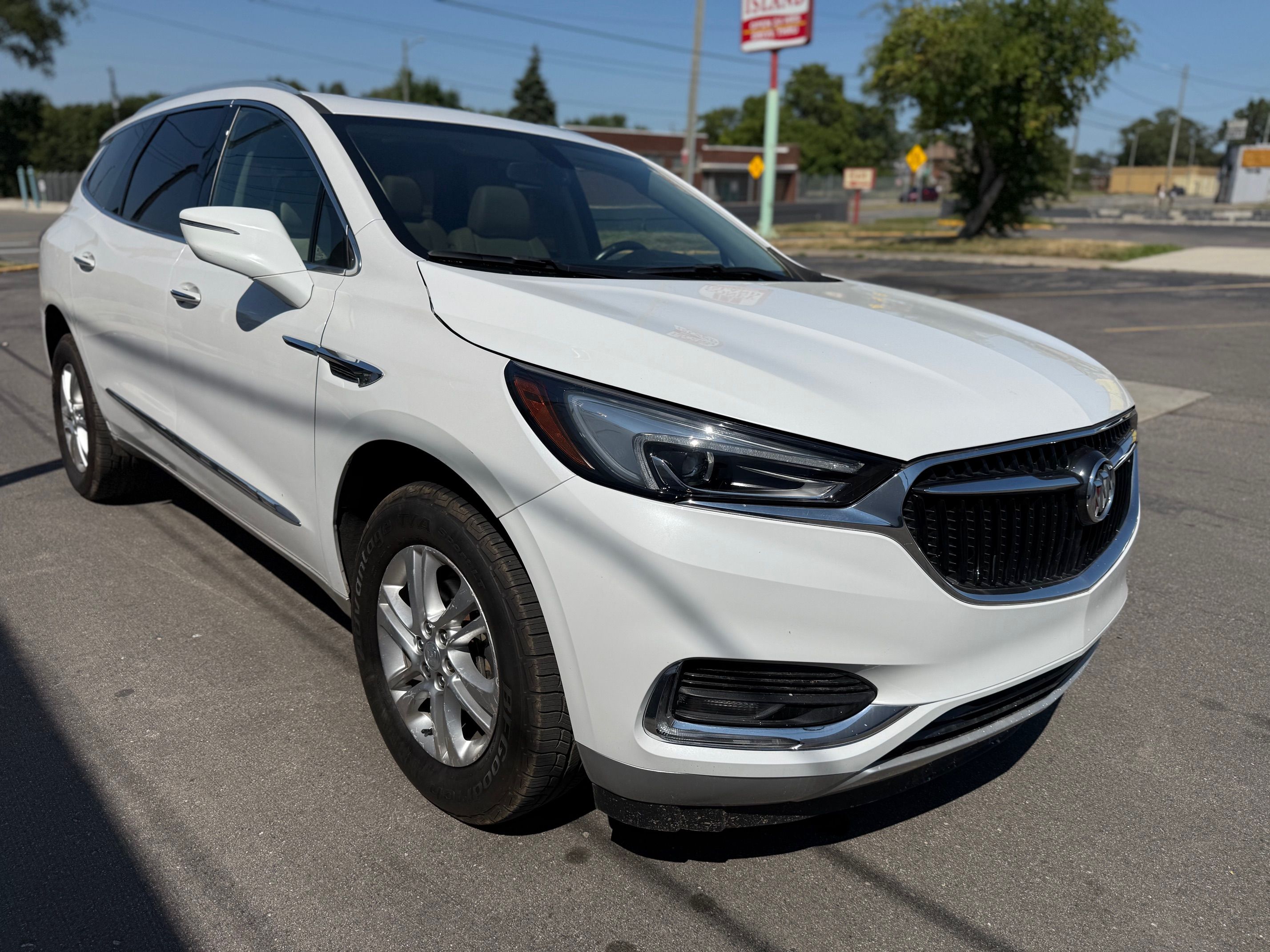 Used 2020 Buick Enclave AWD Essence image 1