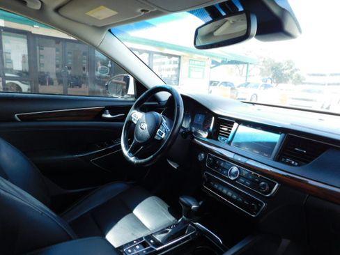 Used 2019 Kia Cadenza Technology image 24