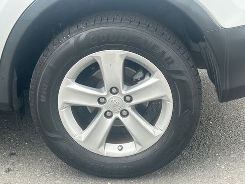 Used 2013 Toyota RAV4 FWD XLE image 30
