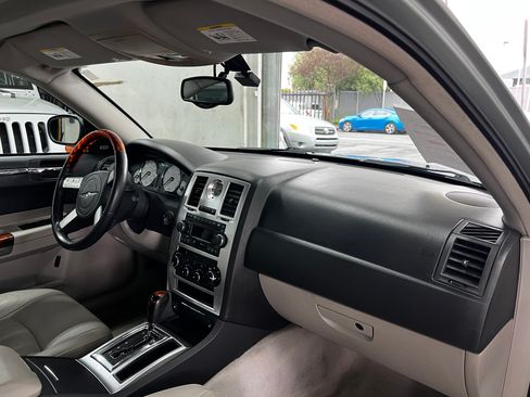 Used 2005 Chrysler 300 C image 16