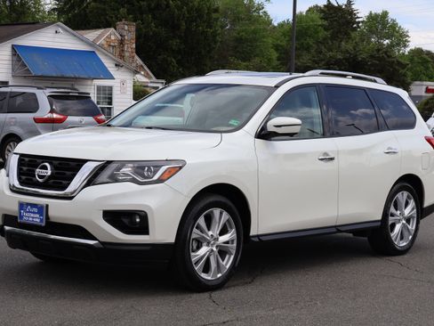 Used 2019 Nissan Pathfinder SL image 3