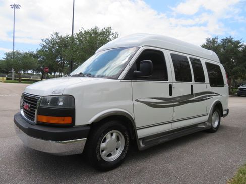 Used 2004 GMC Savana 1500 SLT RWD image 25