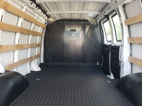 Used 2024 Chevrolet Express 2500 image 9