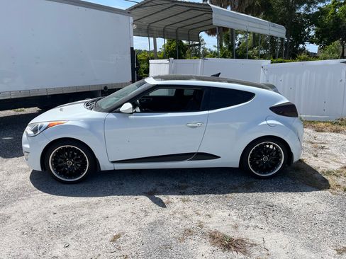 Used 2013 Hyundai Veloster image 3