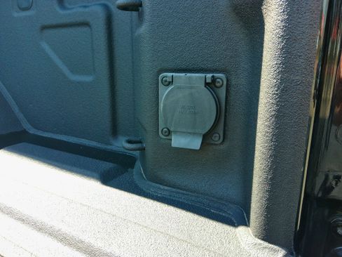 Used 2022 GMC Sierra 2500 AT4 image 33