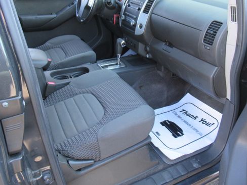 Used 2011 Nissan Frontier SV image 15