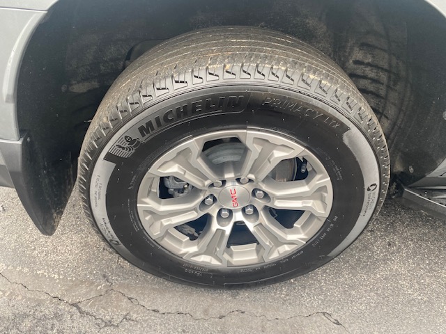 Used 2024 GMC Yukon 4WD SLE image 19