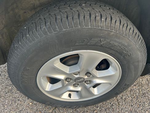 Used 2015 Jeep Grand Cherokee 2WD Laredo image 18