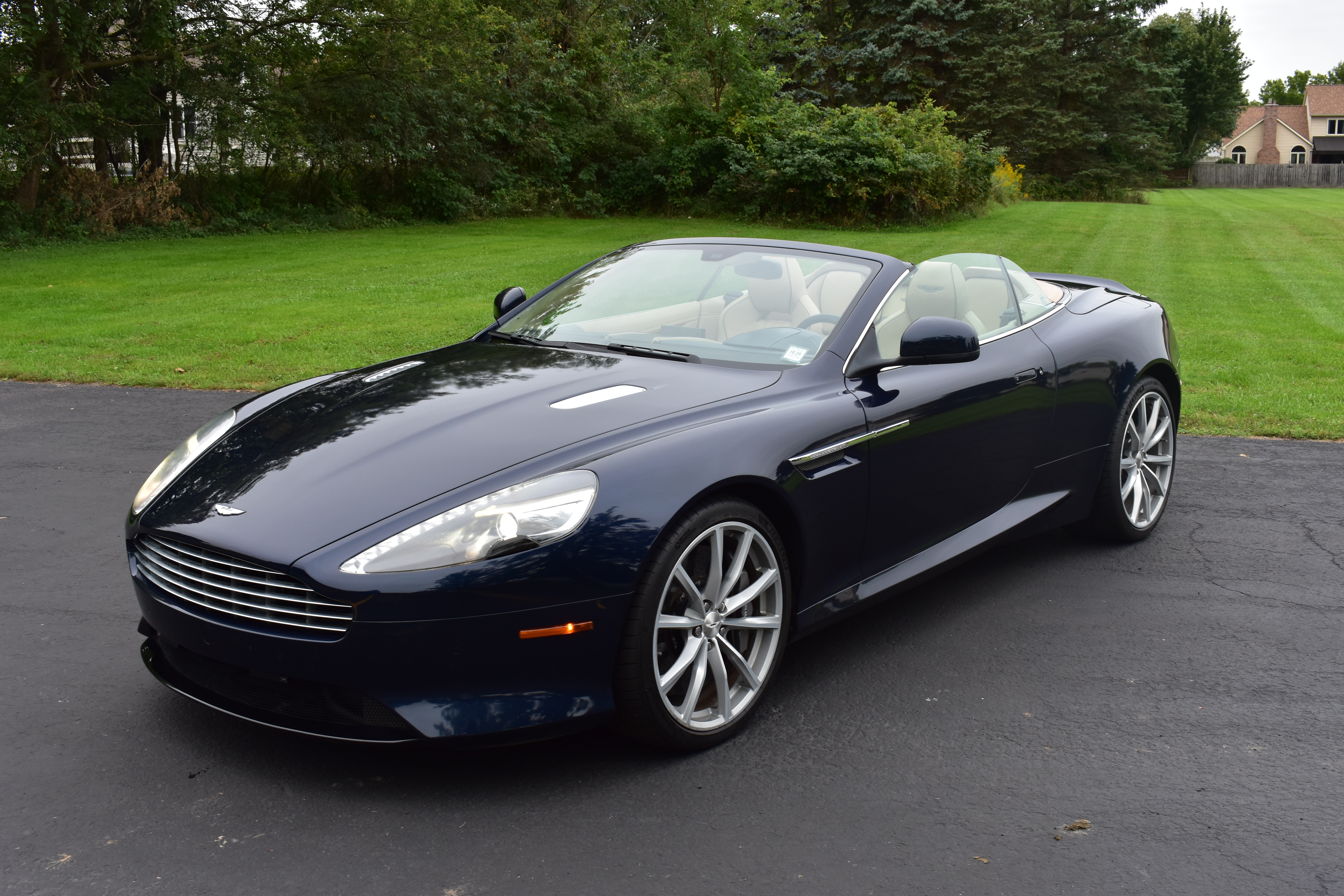 Used 2016 Aston Martin DB9 GT Volante RWD image 1