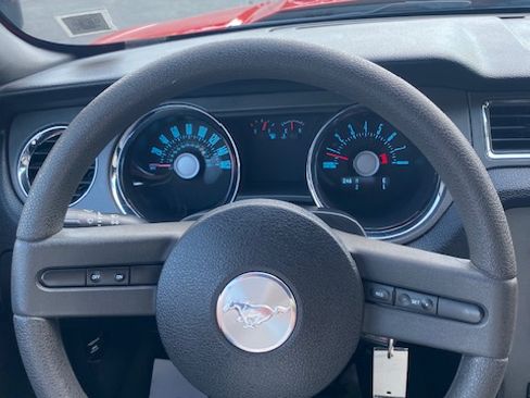 Used 2011 Ford Mustang Coupe RWD image 11