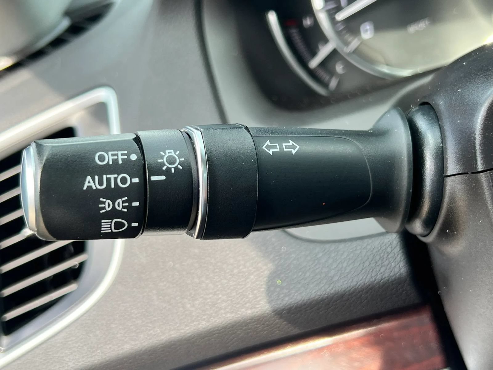 Used 2016 Acura TLX V6 FWD image 13