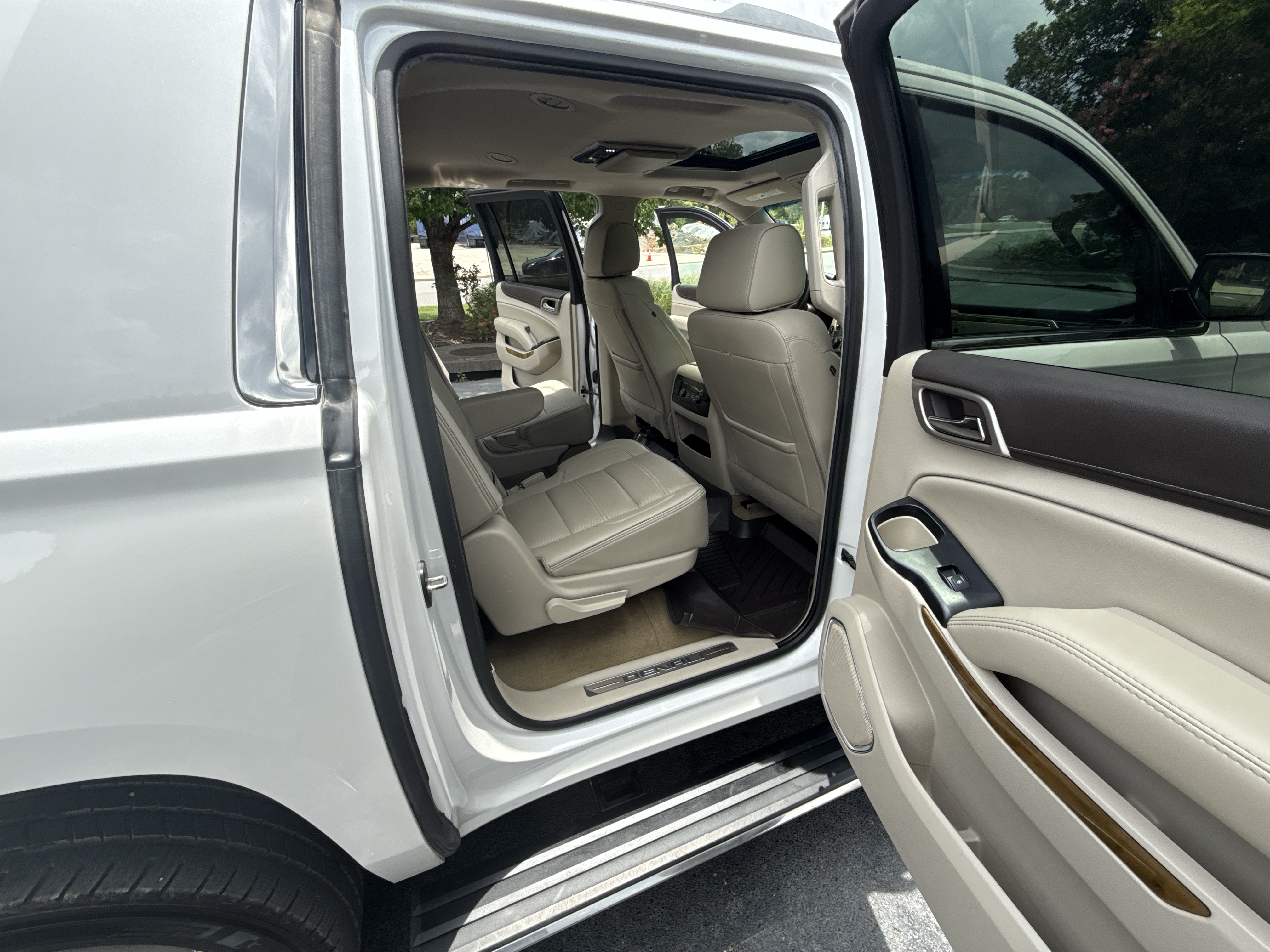 Used 2017 GMC Yukon XL 4WD Denali image 10