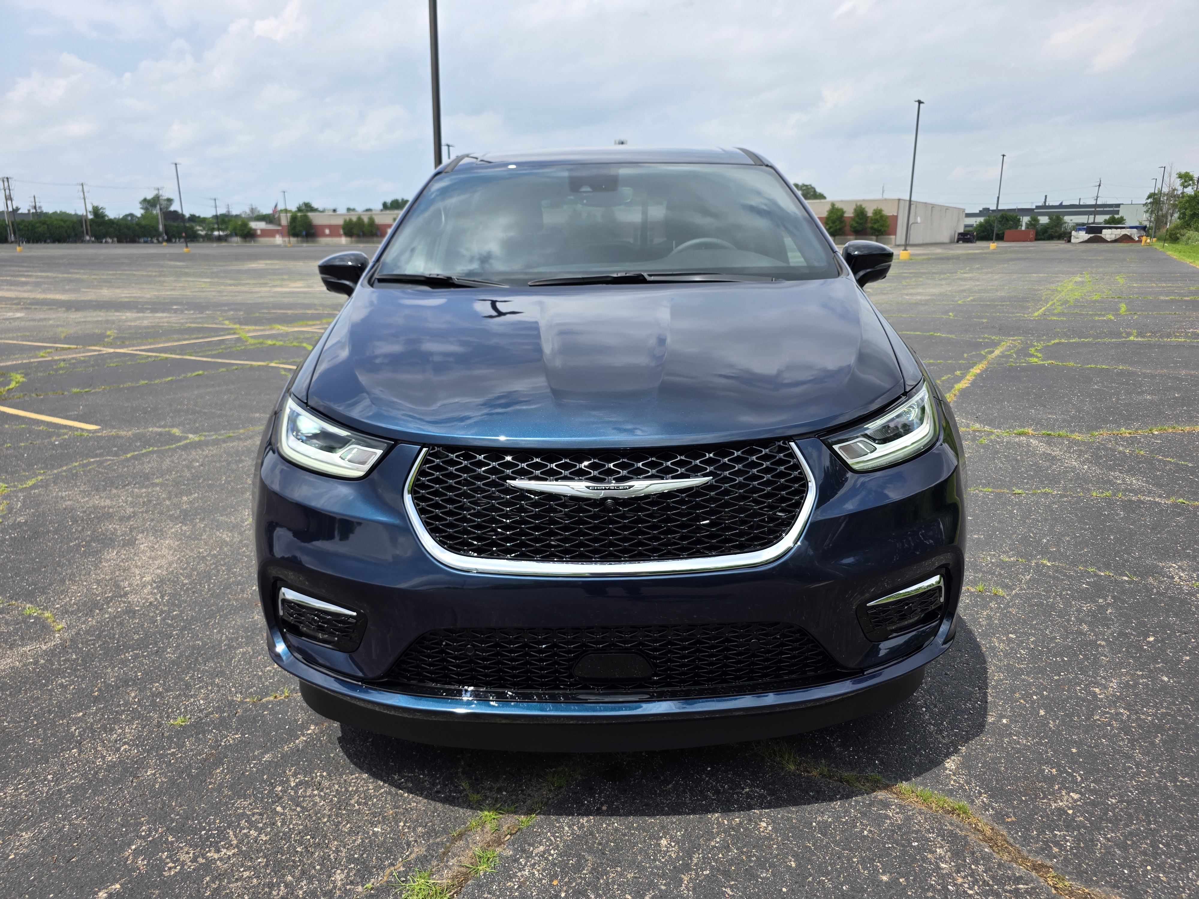 Used 2025 Chrysler Pacifica Select FWD image 10