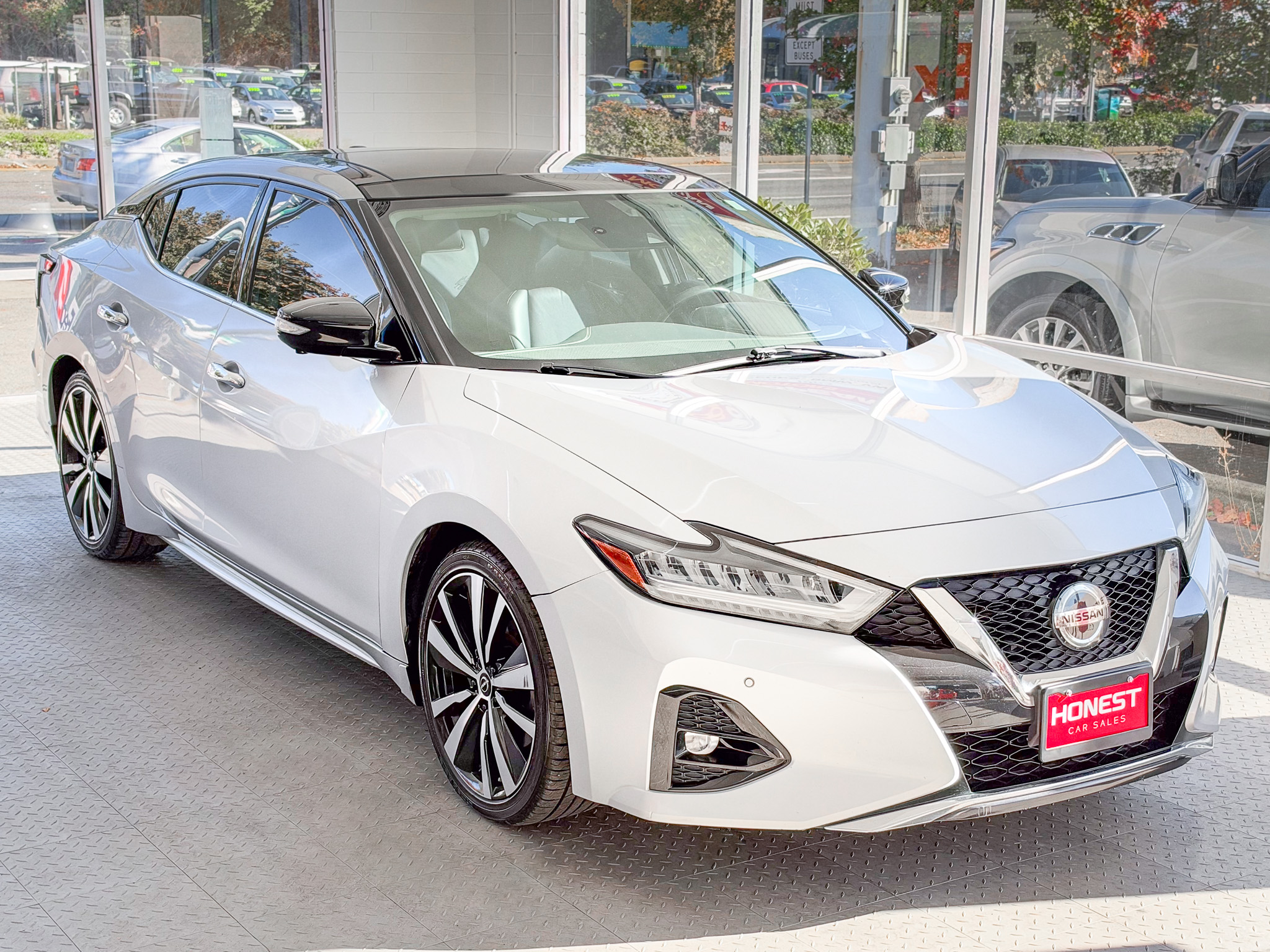 Used 2020 Nissan Maxima Platinum FWD image 1