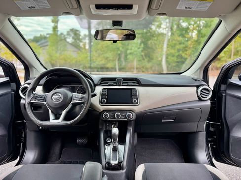 Used 2020 Nissan Versa SV image 7