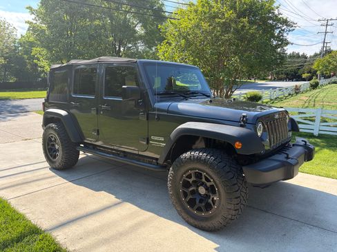 Used 2018 Jeep Wrangler JK 4WD Unlimited Sport image 4